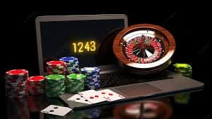 jackpotking Myanmar Online Slots ကစားသမားများ Mobile Phone ဖြင့် Spin နှိပ်ကစားနေသည့် နေ့တွင်းမြင်ကွင်း