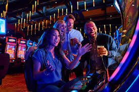jackpotking ဂိမ်းလော်ဘီ တွင် မြန်မာ ကစားသမားများ Live Casino Slots ငါးပစ် Esports ဂိမ်းများ MMK ဖြင့် ကစားနေသော မြင်ကွင်း